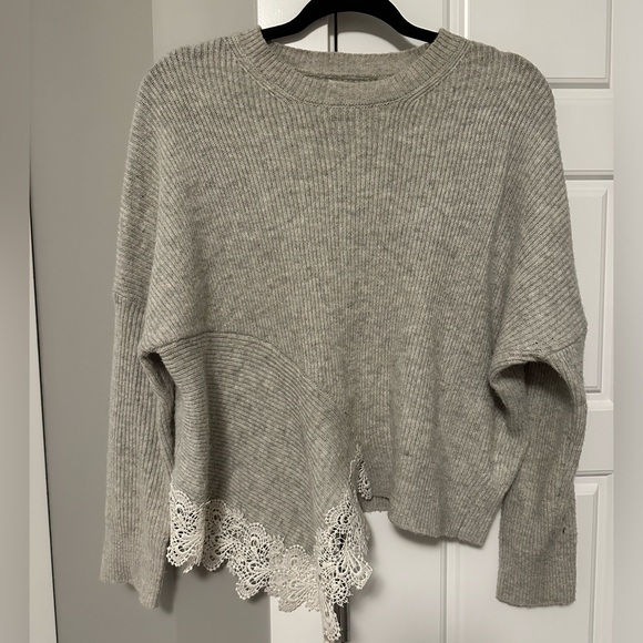 Amaryllis Grey cropped sweater with lace detail - Picture 1 of 3
